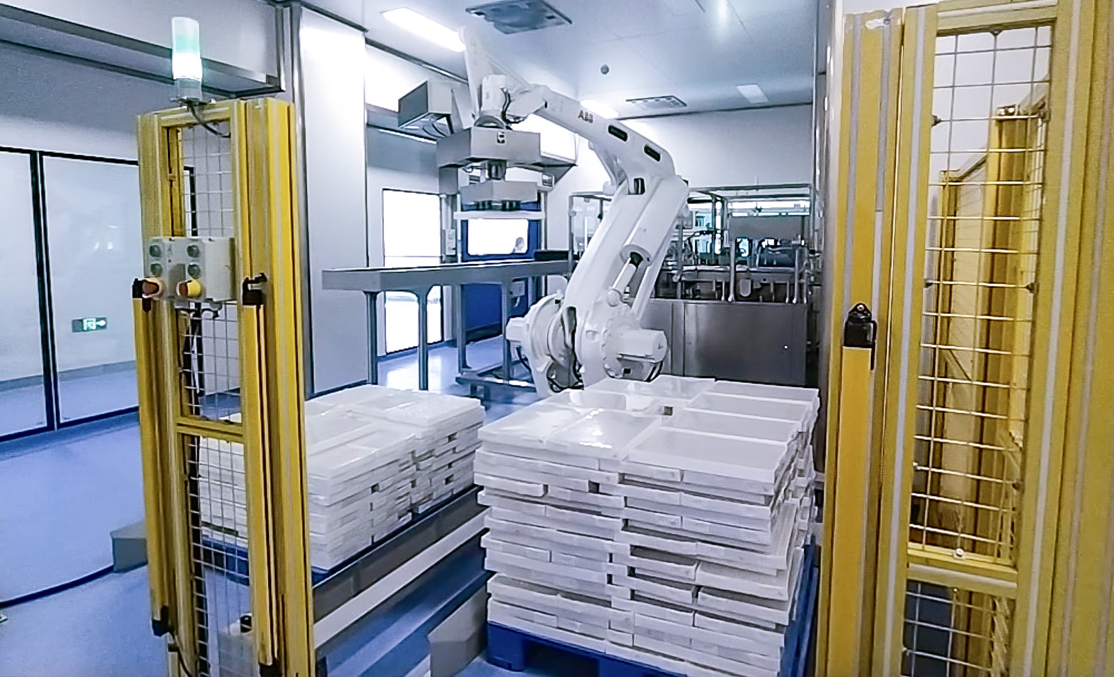 AI视觉引导透明药品膜包拆垛 | 某大型医药企业
